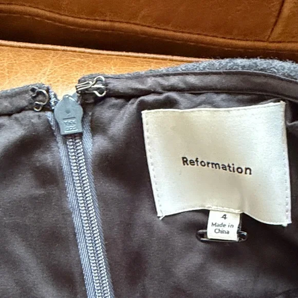 Reformation Lucy skirt in Charcoal - Picture 5 of 6